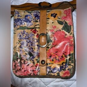 Cross body leather purse.